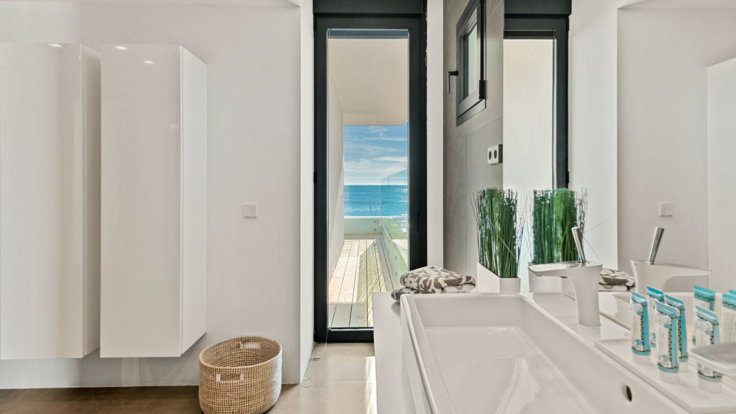 FOR SALE 🏡 Beachfront Villa with Direct Sand Access and Rooftop Wellness Deck – Costabella, Marbella