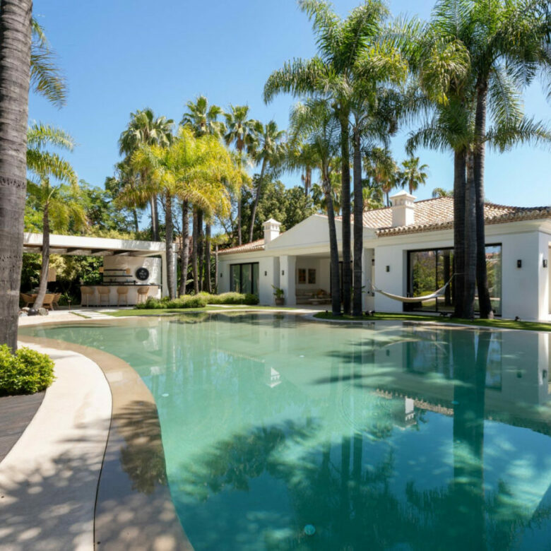 FOR SALE 🏡 Contemporary Golf Valley Villa with Indoor Wellness Spa, Cinema & Lagoon Pool – Nueva Andalucía, Marbella
