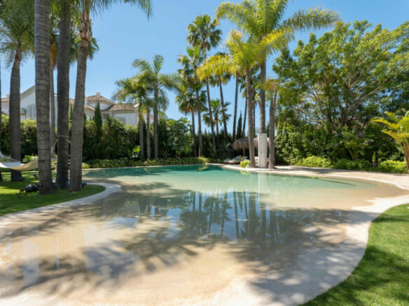 FOR SALE 🏡 Contemporary Golf Valley Villa with Indoor Wellness Spa, Cinema & Lagoon Pool – Nueva Andalucía, Marbella