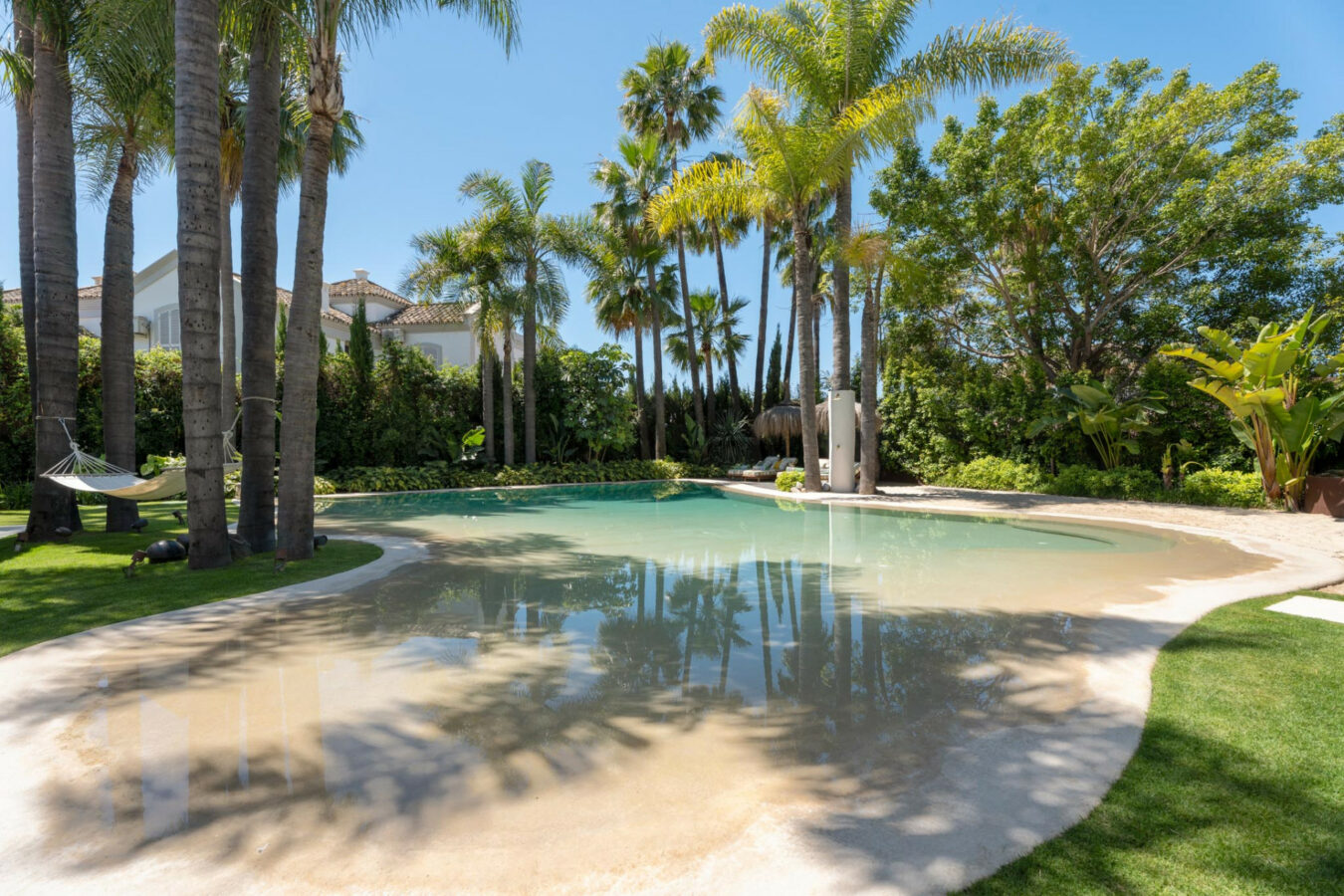 FOR SALE 🏡 Contemporary Golf Valley Villa with Indoor Wellness Spa, Cinema & Lagoon Pool – Nueva Andalucía, Marbella