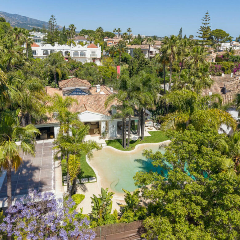 FOR SALE 🏡 Contemporary Golf Valley Villa with Indoor Wellness Spa, Cinema & Lagoon Pool – Nueva Andalucía, Marbella