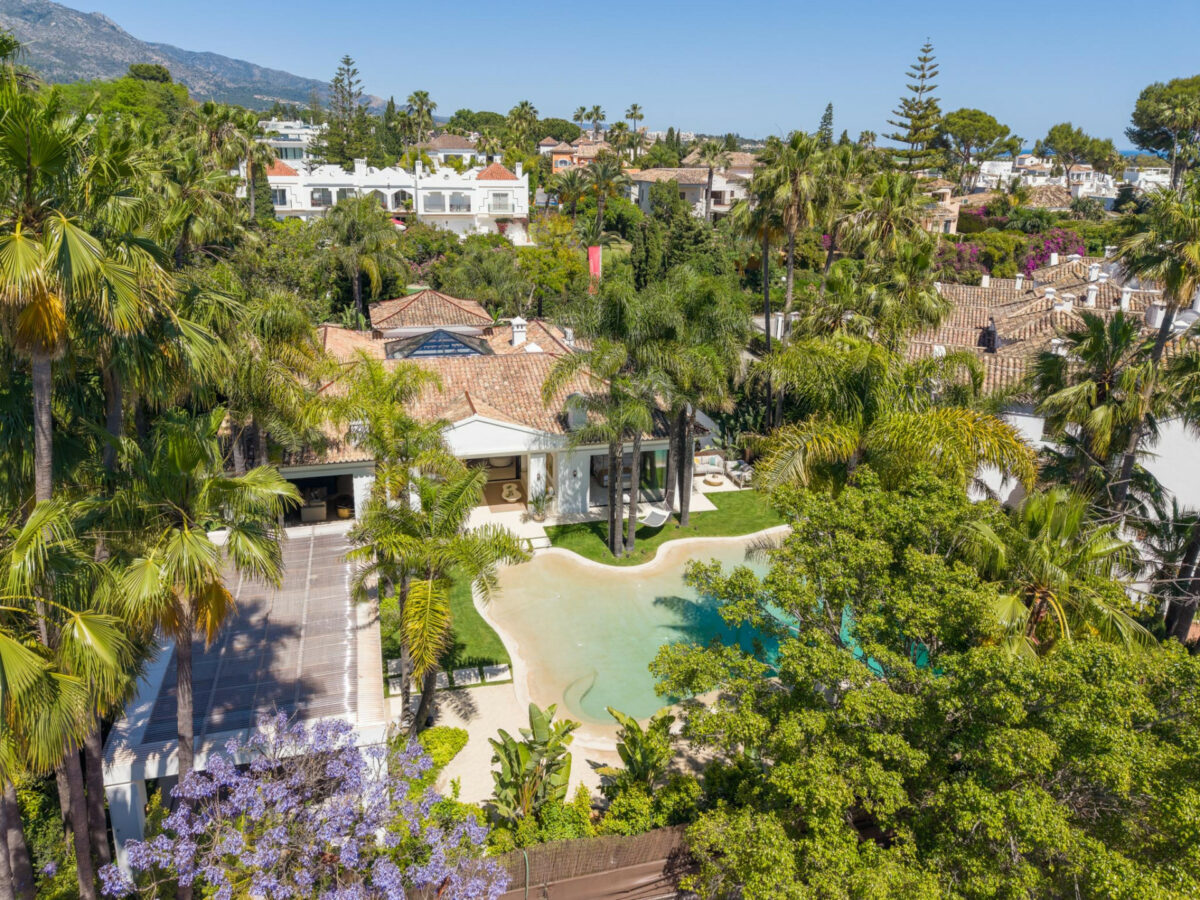 FOR SALE 🏡 Contemporary Golf Valley Villa with Indoor Wellness Spa, Cinema & Lagoon Pool – Nueva Andalucía, Marbella
