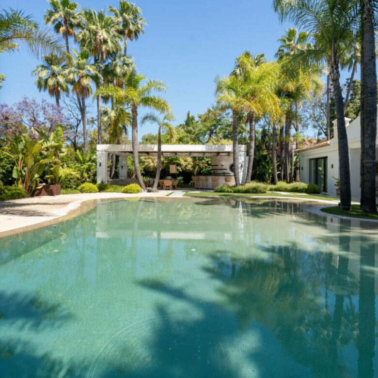 FOR SALE 🏡 Contemporary Golf Valley Villa with Indoor Wellness Spa, Cinema & Lagoon Pool – Nueva Andalucía, Marbella