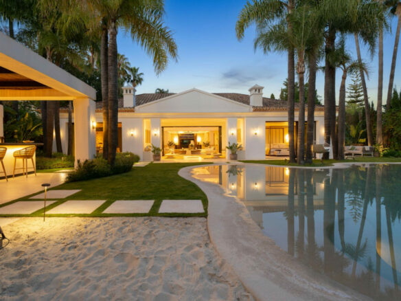 FOR SALE 🏡 Contemporary Golf Valley Villa with Indoor Wellness Spa, Cinema & Lagoon Pool – Nueva Andalucía, Marbella