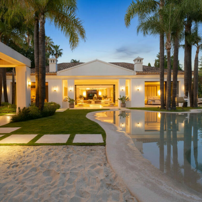 FOR SALE 🏡 Contemporary Golf Valley Villa with Indoor Wellness Spa, Cinema & Lagoon Pool – Nueva Andalucía, Marbella