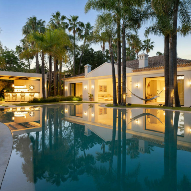 FOR SALE 🏡 Contemporary Golf Valley Villa with Indoor Wellness Spa, Cinema & Lagoon Pool – Nueva Andalucía, Marbella
