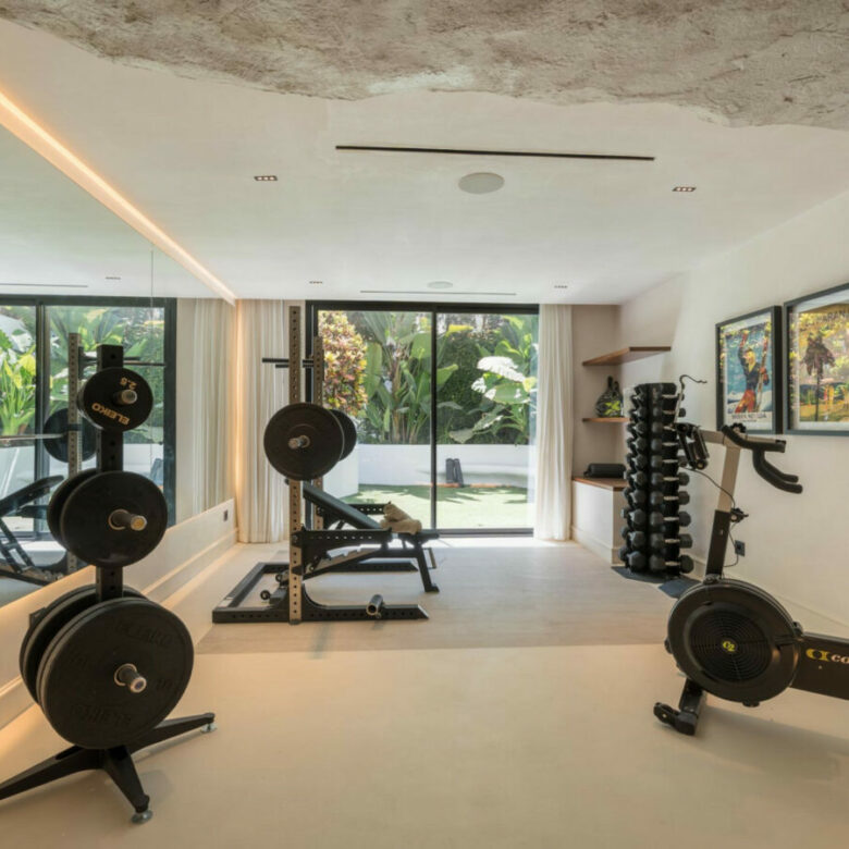 FOR SALE 🏡 Contemporary Golf Valley Villa with Indoor Wellness Spa, Cinema & Lagoon Pool – Nueva Andalucía, Marbella
