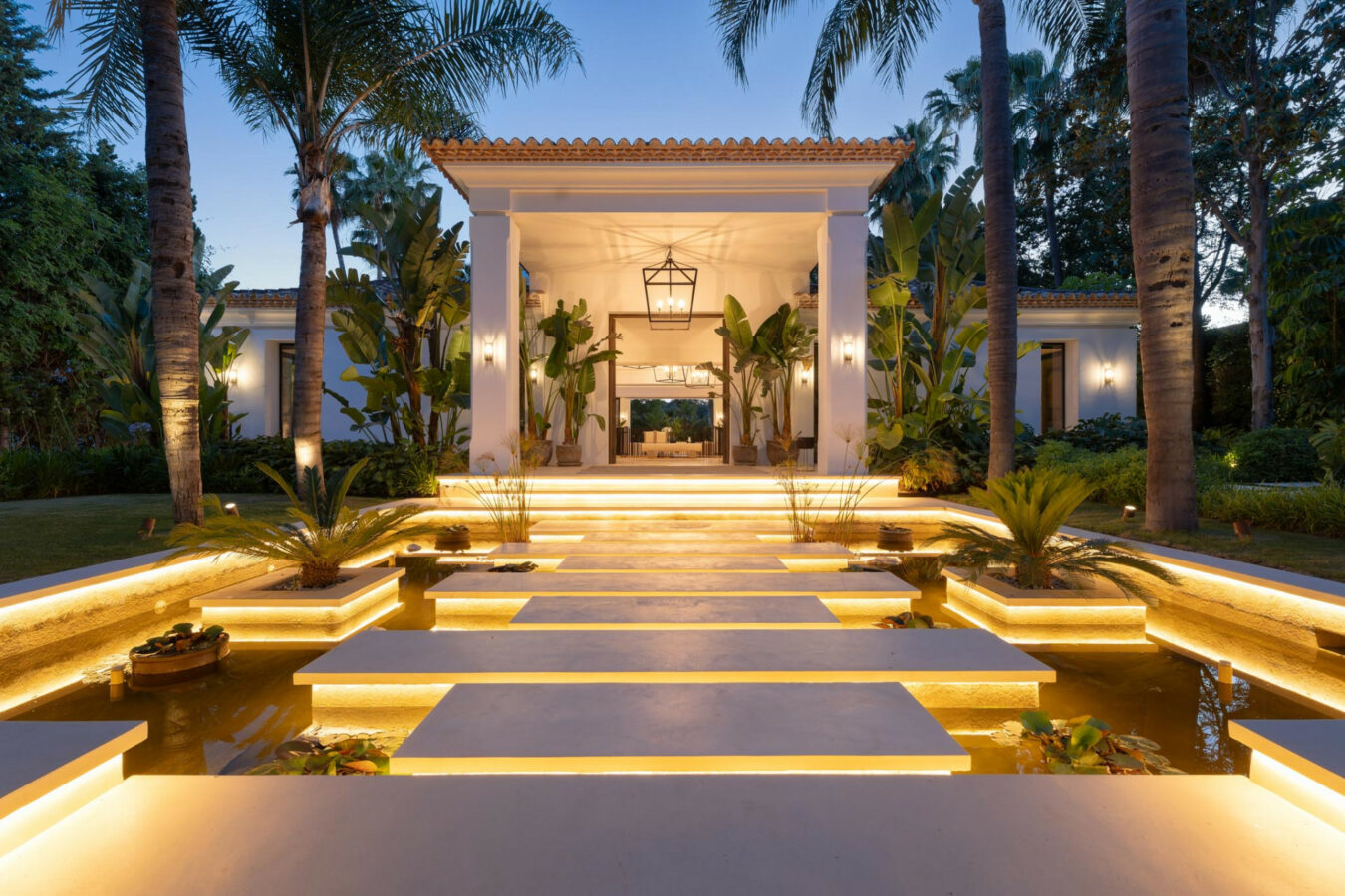 FOR SALE 🏡 Contemporary Golf Valley Villa with Indoor Wellness Spa, Cinema & Lagoon Pool – Nueva Andalucía, Marbella