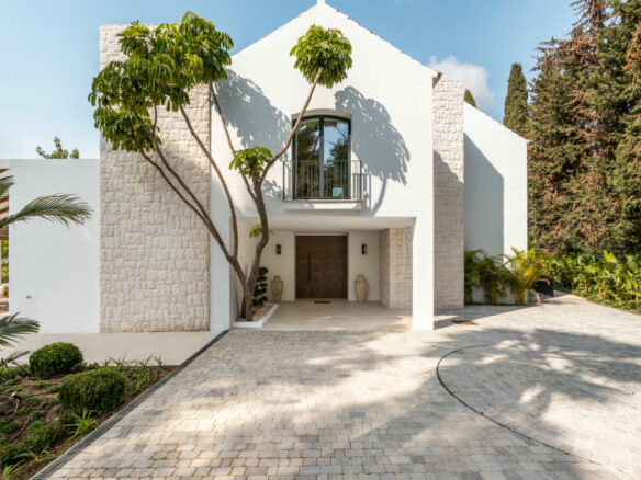 FOR SALE 🏡 Contemporary Golf Valley Villa with Spa, Cinema and Panoramic Views – Las Brisas, Nueva Andalucía