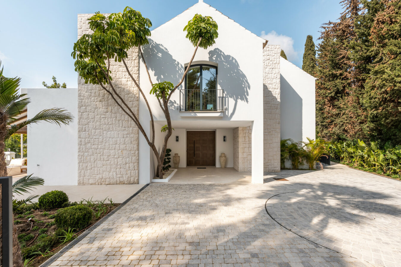 FOR SALE 🏡 Contemporary Golf Valley Villa with Spa, Cinema and Panoramic Views – Las Brisas, Nueva Andalucía