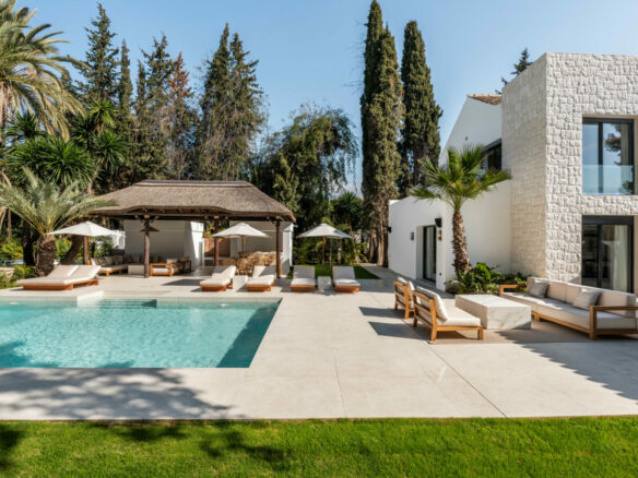 FOR SALE 🏡 Contemporary Golf Valley Villa with Spa, Cinema and Panoramic Views – Las Brisas, Nueva Andalucía