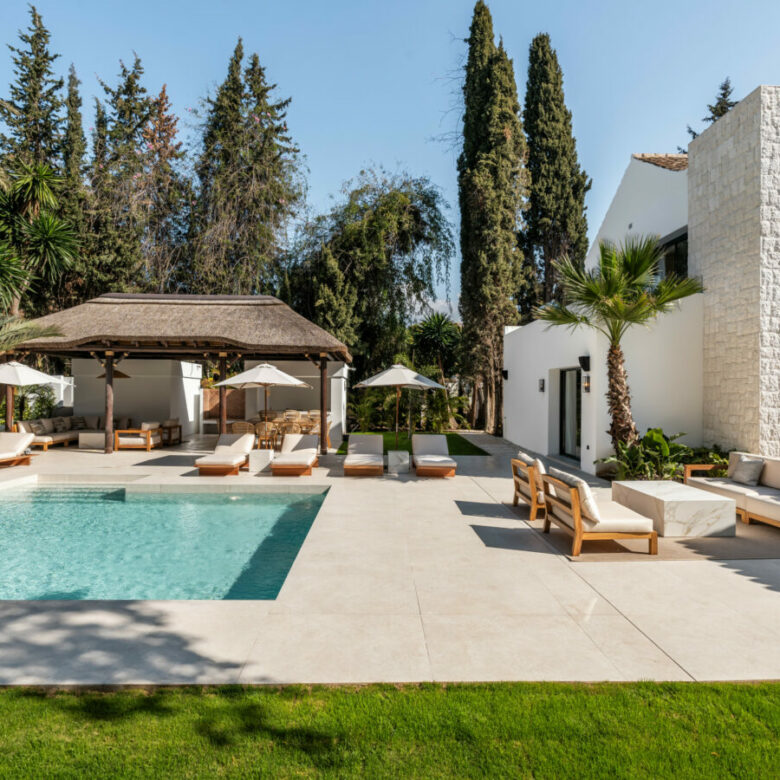 FOR SALE 🏡 Contemporary Golf Valley Villa with Spa, Cinema and Panoramic Views – Las Brisas, Nueva Andalucía