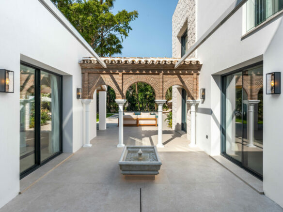 FOR SALE 🏡 Contemporary Golf Valley Villa with Spa, Cinema and Panoramic Views – Las Brisas, Nueva Andalucía