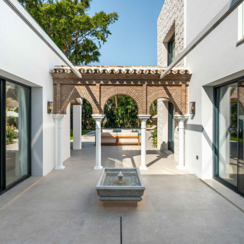 FOR SALE 🏡 Contemporary Golf Valley Villa with Spa, Cinema and Panoramic Views – Las Brisas, Nueva Andalucía