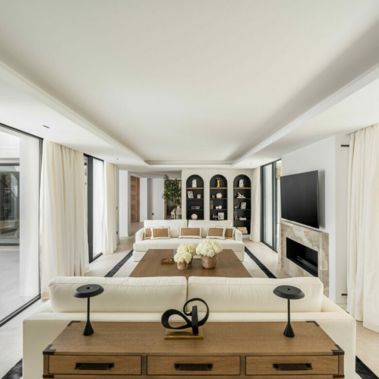 FOR SALE 🏡 Contemporary Golf Valley Villa with Spa, Cinema and Panoramic Views – Las Brisas, Nueva Andalucía