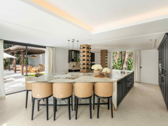 FOR SALE 🏡 Contemporary Golf Valley Villa with Spa, Cinema and Panoramic Views – Las Brisas, Nueva Andalucía