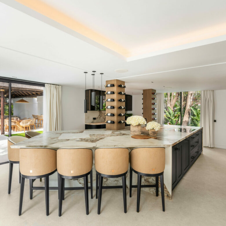 FOR SALE 🏡 Contemporary Golf Valley Villa with Spa, Cinema and Panoramic Views – Las Brisas, Nueva Andalucía