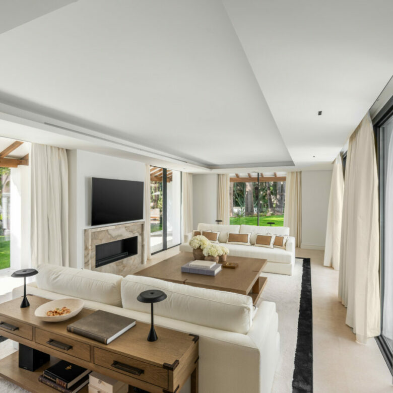 FOR SALE 🏡 Contemporary Golf Valley Villa with Spa, Cinema and Panoramic Views – Las Brisas, Nueva Andalucía