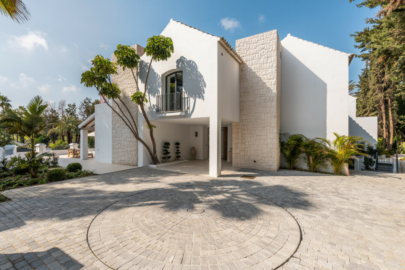 FOR SALE 🏡 Contemporary Golf Valley Villa with Spa, Cinema and Panoramic Views – Las Brisas, Nueva Andalucía