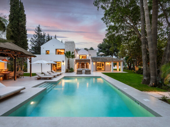 FOR SALE 🏡 Contemporary Golf Valley Villa with Spa, Cinema and Panoramic Views – Las Brisas, Nueva Andalucía