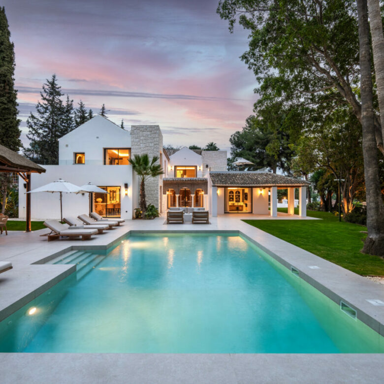 FOR SALE 🏡 Contemporary Golf Valley Villa with Spa, Cinema and Panoramic Views – Las Brisas, Nueva Andalucía