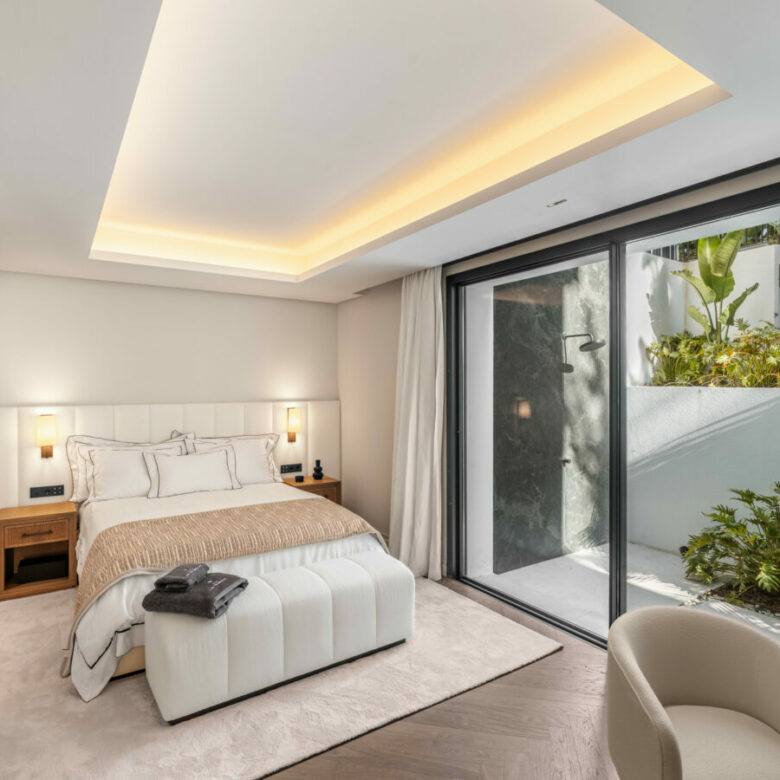 FOR SALE 🏡 Contemporary Golf Valley Villa with Spa, Cinema and Panoramic Views – Las Brisas, Nueva Andalucía