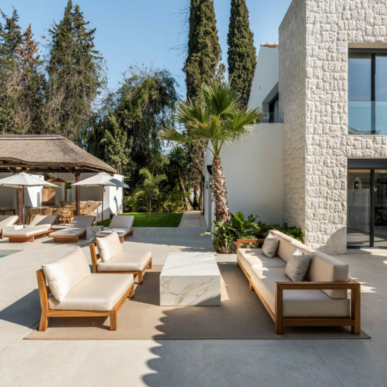 FOR SALE 🏡 Contemporary Golf Valley Villa with Spa, Cinema and Panoramic Views – Las Brisas, Nueva Andalucía