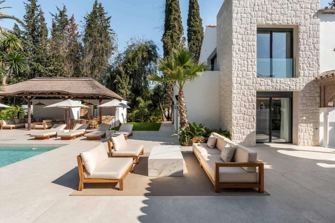 FOR SALE 🏡 Contemporary Golf Valley Villa with Spa, Cinema and Panoramic Views – Las Brisas, Nueva Andalucía