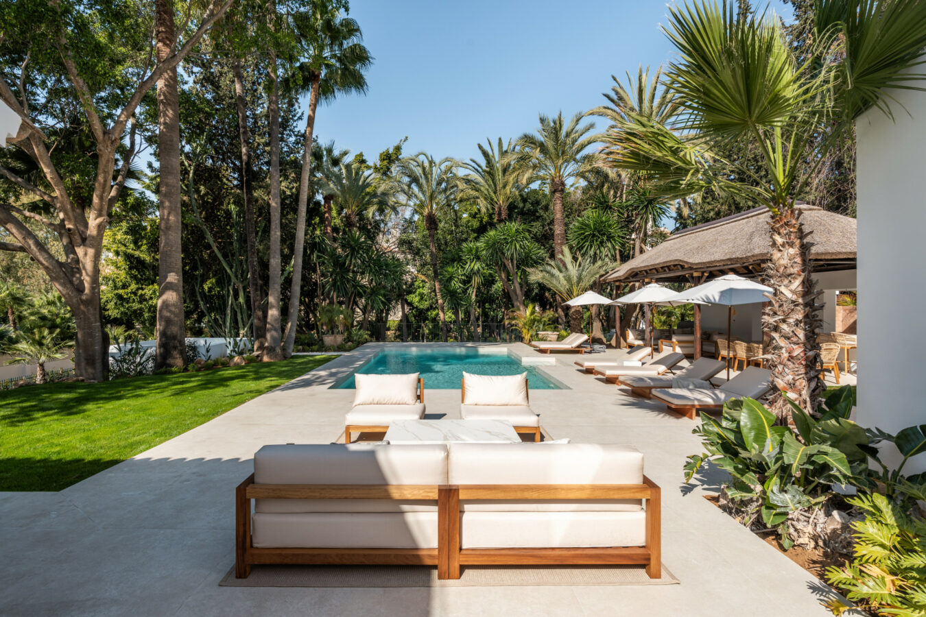 FOR SALE 🏡 Contemporary Golf Valley Villa with Spa, Cinema and Panoramic Views – Las Brisas, Nueva Andalucía