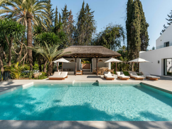 FOR SALE 🏡 Contemporary Golf Valley Villa with Spa, Cinema and Panoramic Views – Las Brisas, Nueva Andalucía