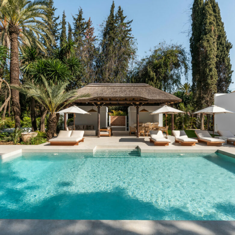 FOR SALE 🏡 Contemporary Golf Valley Villa with Spa, Cinema and Panoramic Views – Las Brisas, Nueva Andalucía