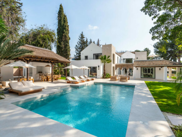 FOR SALE 🏡 Contemporary Golf Valley Villa with Spa, Cinema and Panoramic Views – Las Brisas, Nueva Andalucía