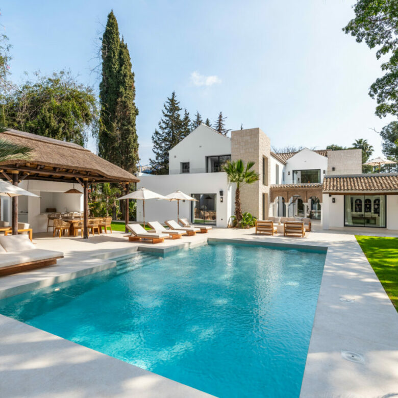 FOR SALE 🏡 Contemporary Golf Valley Villa with Spa, Cinema and Panoramic Views – Las Brisas, Nueva Andalucía