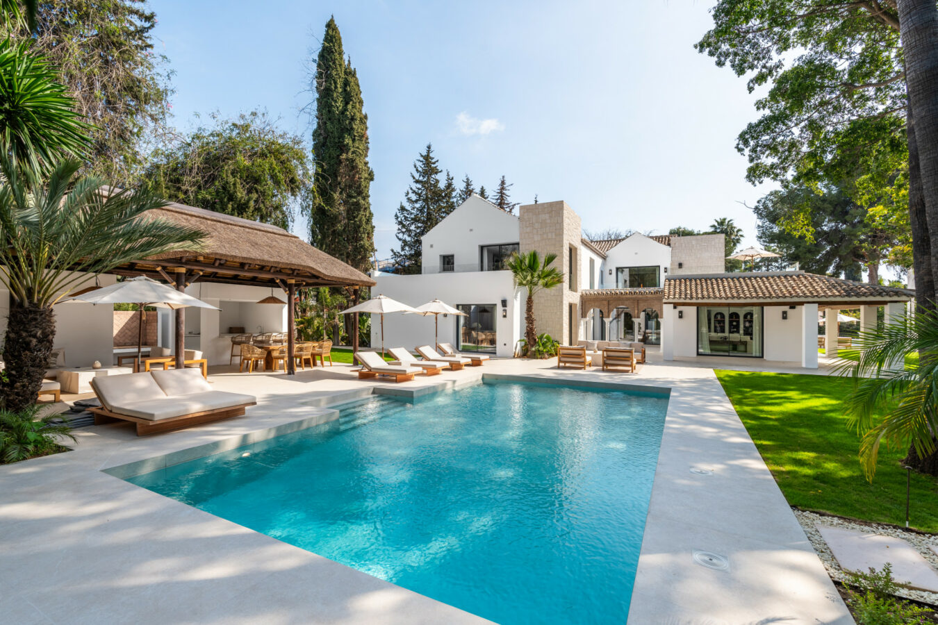 FOR SALE 🏡 Contemporary Golf Valley Villa with Spa, Cinema and Panoramic Views – Las Brisas, Nueva Andalucía