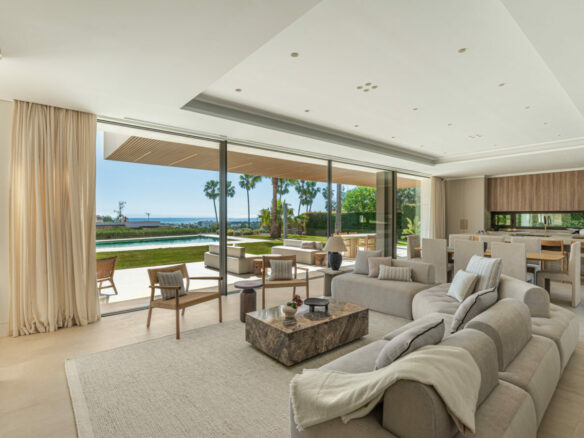 FOR SALE 🏡 Contemporary Five-Bedroom Villa with Sea Views and Private Pool – El Olivar, Málaga