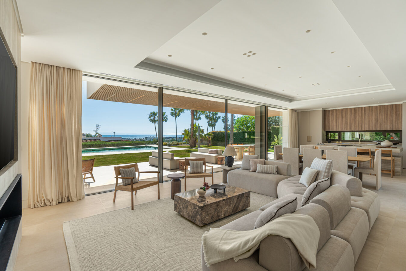 FOR SALE 🏡 Contemporary Five-Bedroom Villa with Sea Views and Private Pool – El Olivar, Málaga