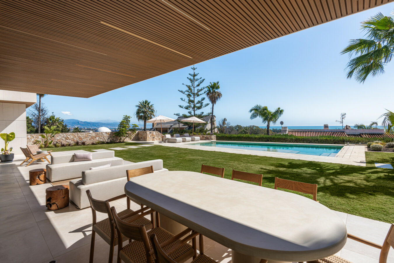 FOR SALE 🏡 Contemporary Five-Bedroom Villa with Sea Views and Private Pool – El Olivar, Málaga