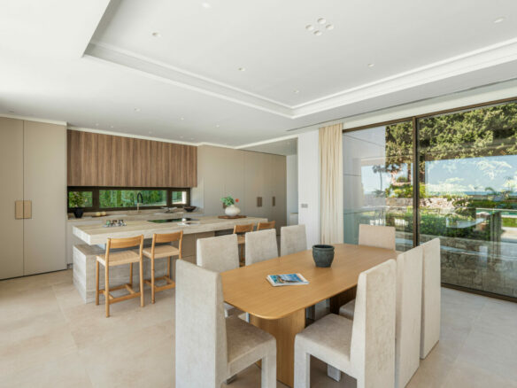 FOR SALE 🏡 Contemporary Five-Bedroom Villa with Sea Views and Private Pool – El Olivar, Málaga
