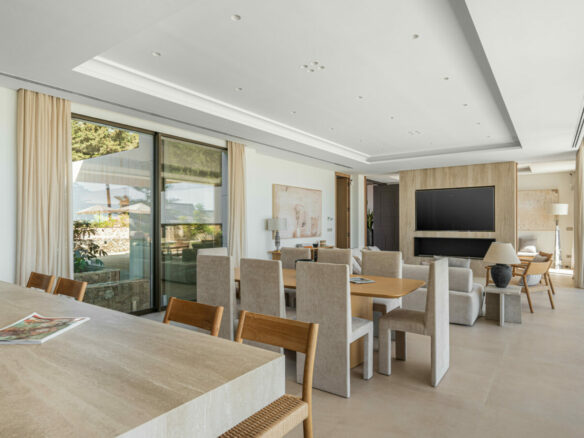 FOR SALE 🏡 Contemporary Five-Bedroom Villa with Sea Views and Private Pool – El Olivar, Málaga