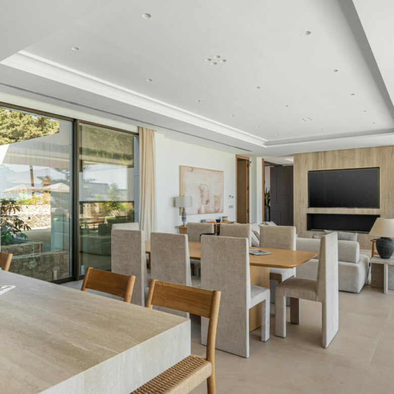 FOR SALE 🏡 Contemporary Five-Bedroom Villa with Sea Views and Private Pool – El Olivar, Málaga