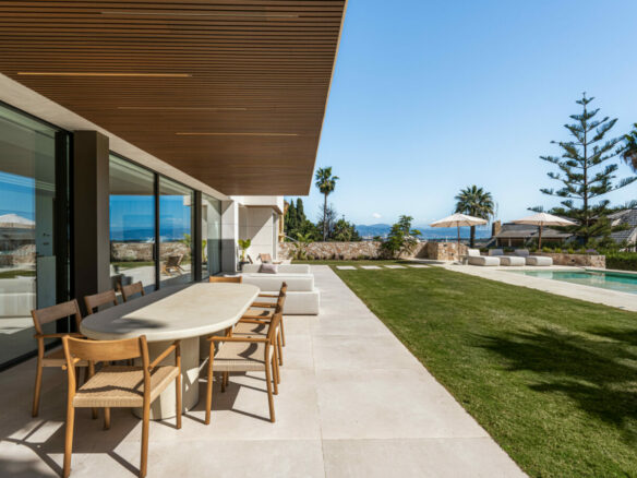 FOR SALE 🏡 Contemporary Five-Bedroom Villa with Sea Views and Private Pool – El Olivar, Málaga