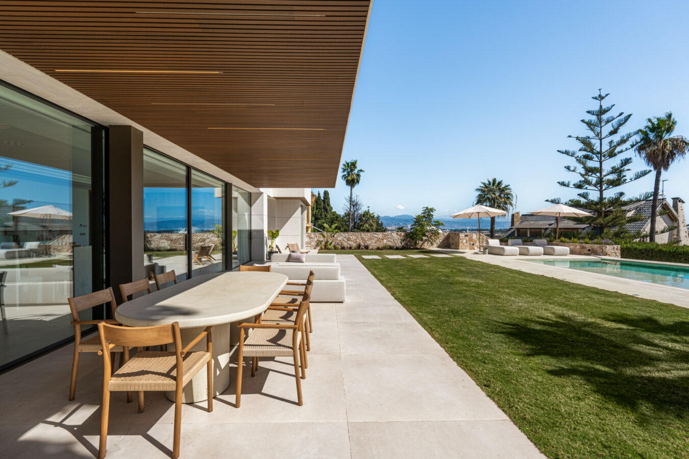 FOR SALE 🏡 Contemporary Five-Bedroom Villa with Sea Views and Private Pool – El Olivar, Málaga