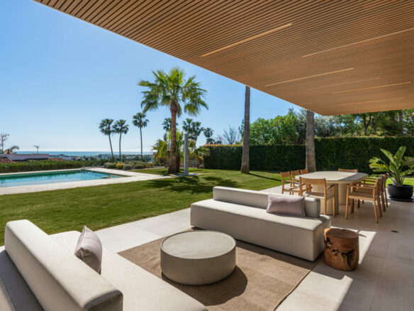 FOR SALE 🏡 Contemporary Five-Bedroom Villa with Sea Views and Private Pool – El Olivar, Málaga