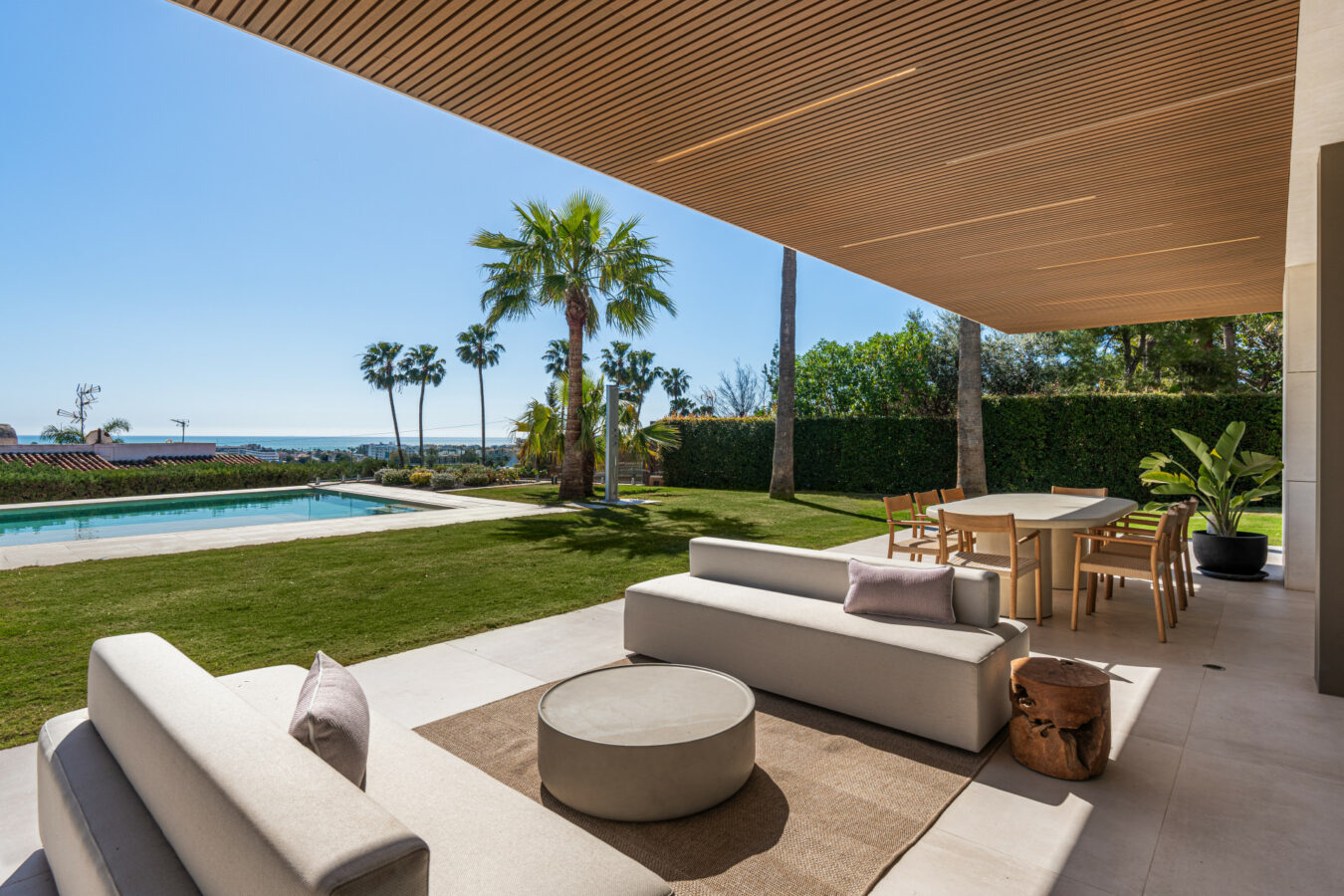 FOR SALE 🏡 Contemporary Five-Bedroom Villa with Sea Views and Private Pool – El Olivar, Málaga