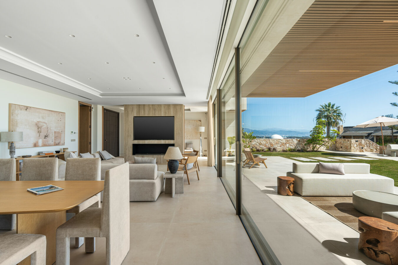 FOR SALE 🏡 Contemporary Five-Bedroom Villa with Sea Views and Private Pool – El Olivar, Málaga