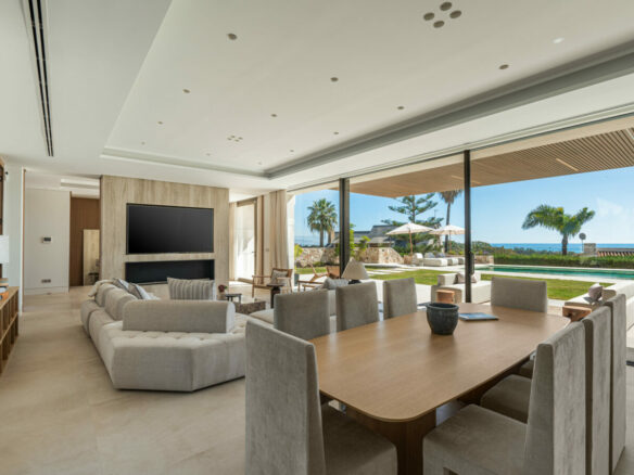 FOR SALE 🏡 Contemporary Five-Bedroom Villa with Sea Views and Private Pool – El Olivar, Málaga