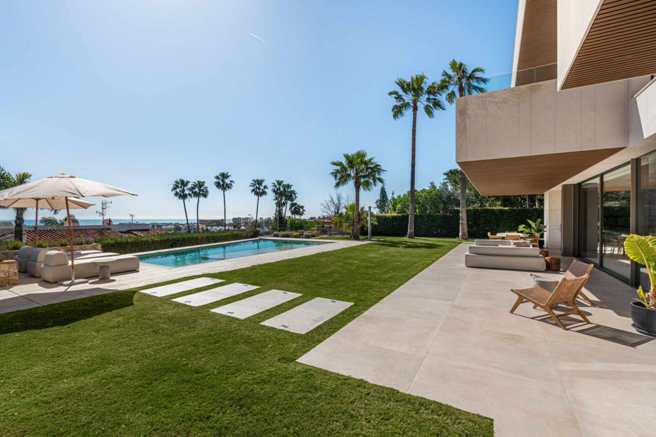 FOR SALE 🏡 Contemporary Five-Bedroom Villa with Sea Views and Private Pool – El Olivar, Málaga