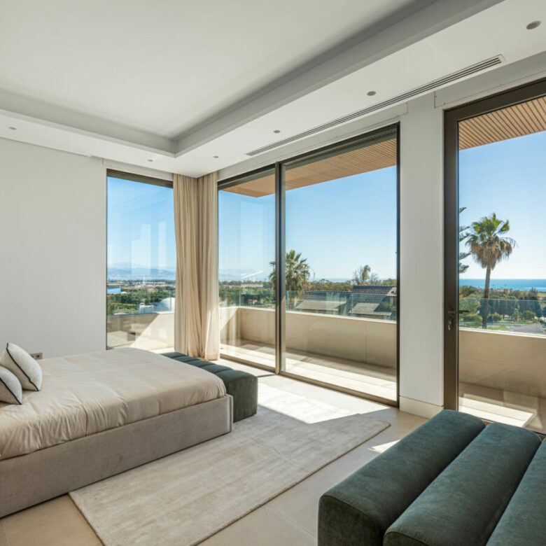 FOR SALE 🏡 Contemporary Five-Bedroom Villa with Sea Views and Private Pool – El Olivar, Málaga