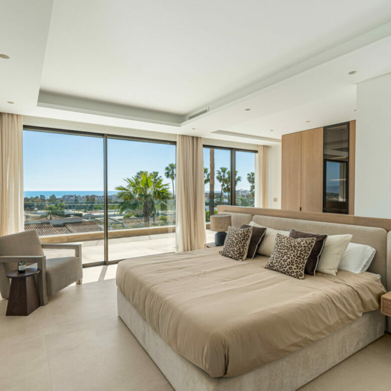 FOR SALE 🏡 Contemporary Five-Bedroom Villa with Sea Views and Private Pool – El Olivar, Málaga
