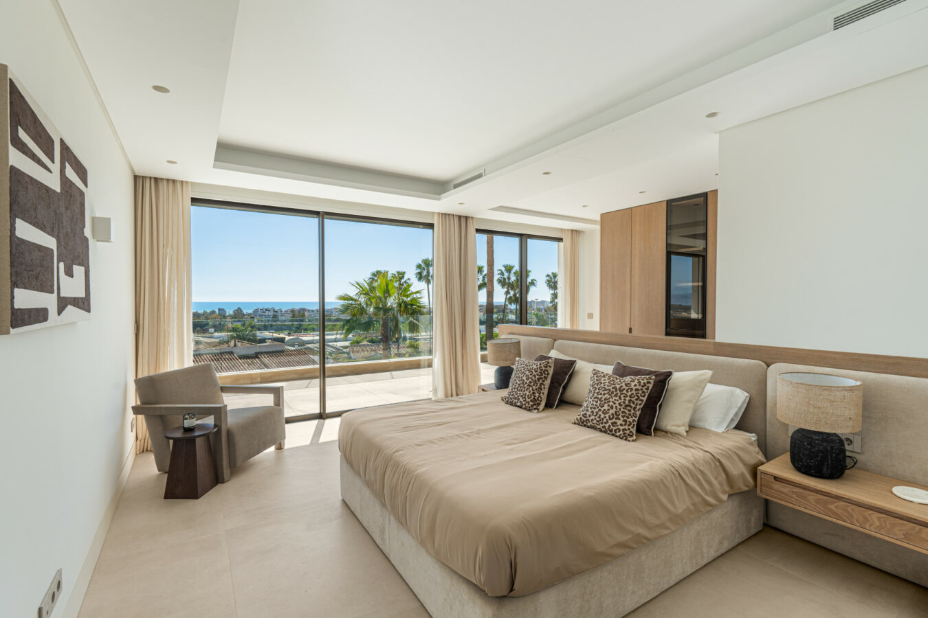 FOR SALE 🏡 Contemporary Five-Bedroom Villa with Sea Views and Private Pool – El Olivar, Málaga